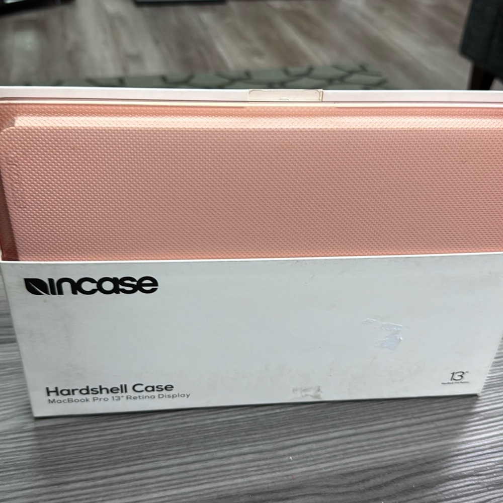 Incase Laptop Hard Shell Case fits 13 inch MacBook Pro new excellent condition